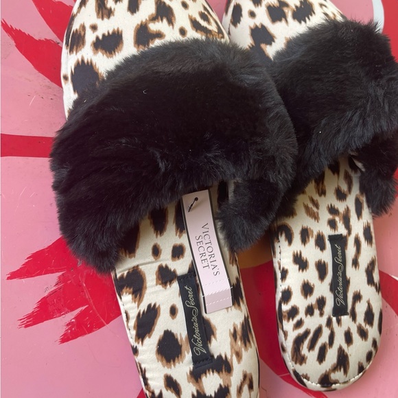 Pink Victoria secret cheetah slippers - Picture 2 of 7
